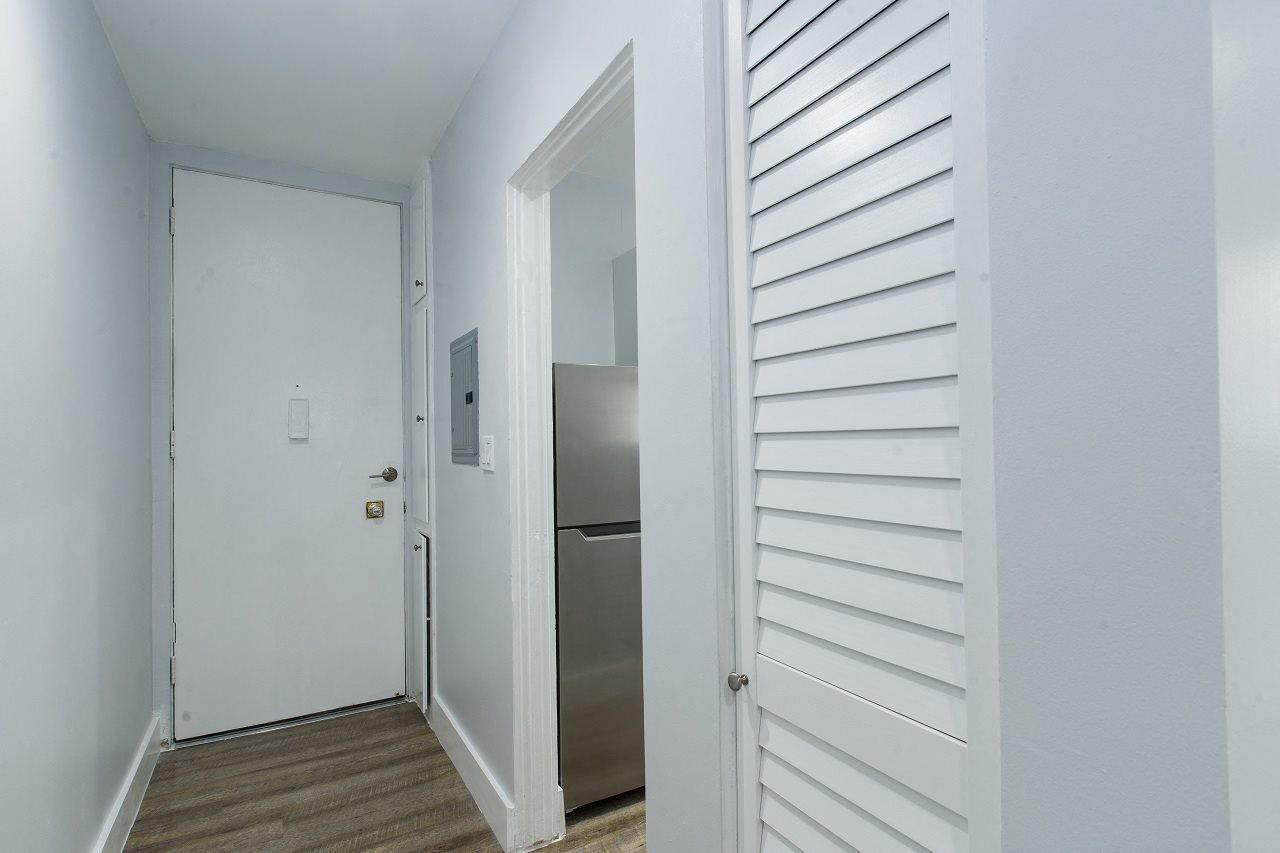 1 bedrooms hallway,1 bedrooms hallway
